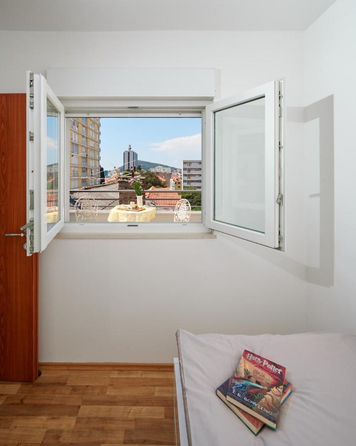 Modern & Spacious Rooftop Apartment With Natual Sunlight Split Zewnętrze zdjęcie