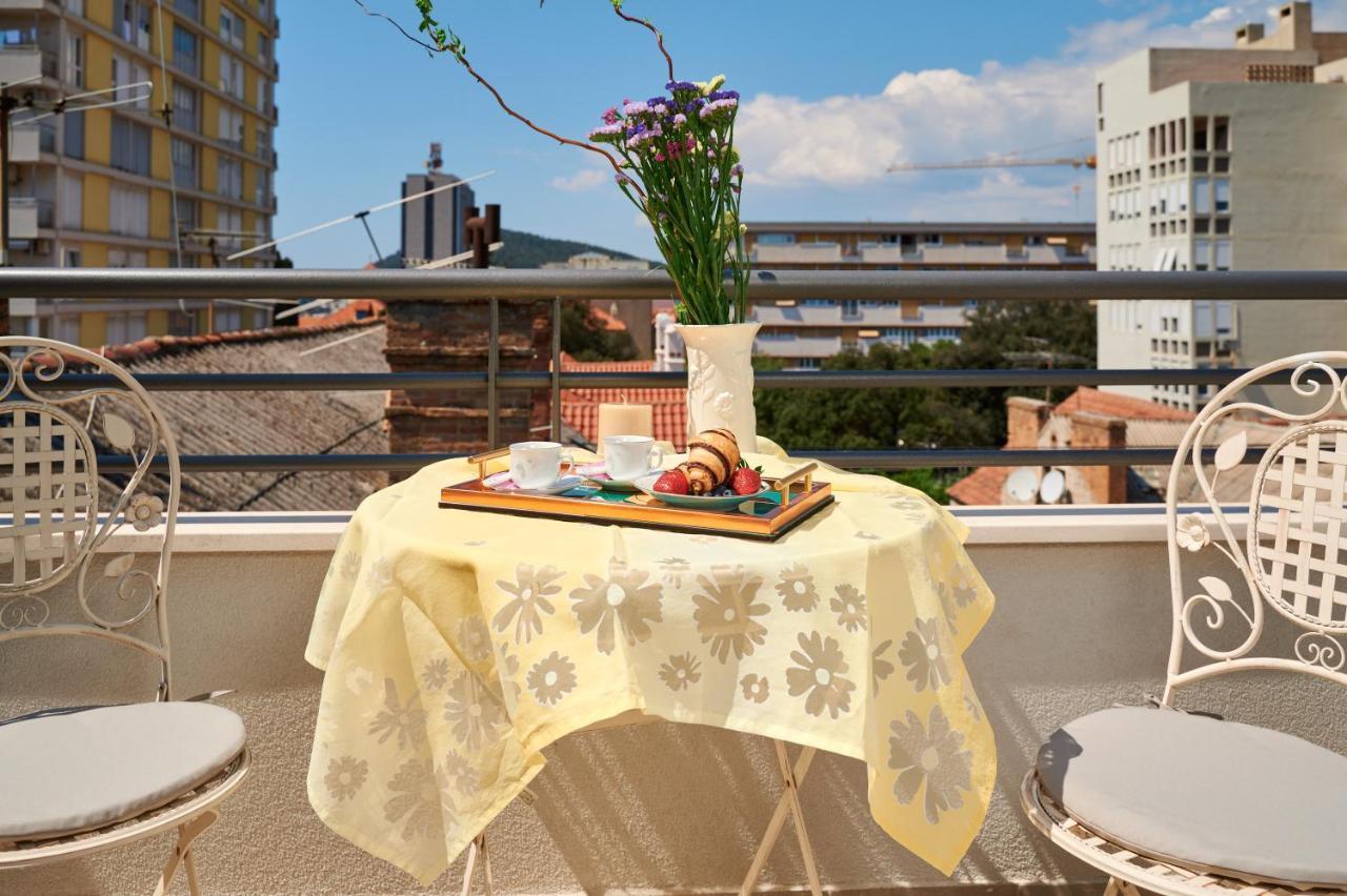 Modern & Spacious Rooftop Apartment With Natual Sunlight Split Zewnętrze zdjęcie