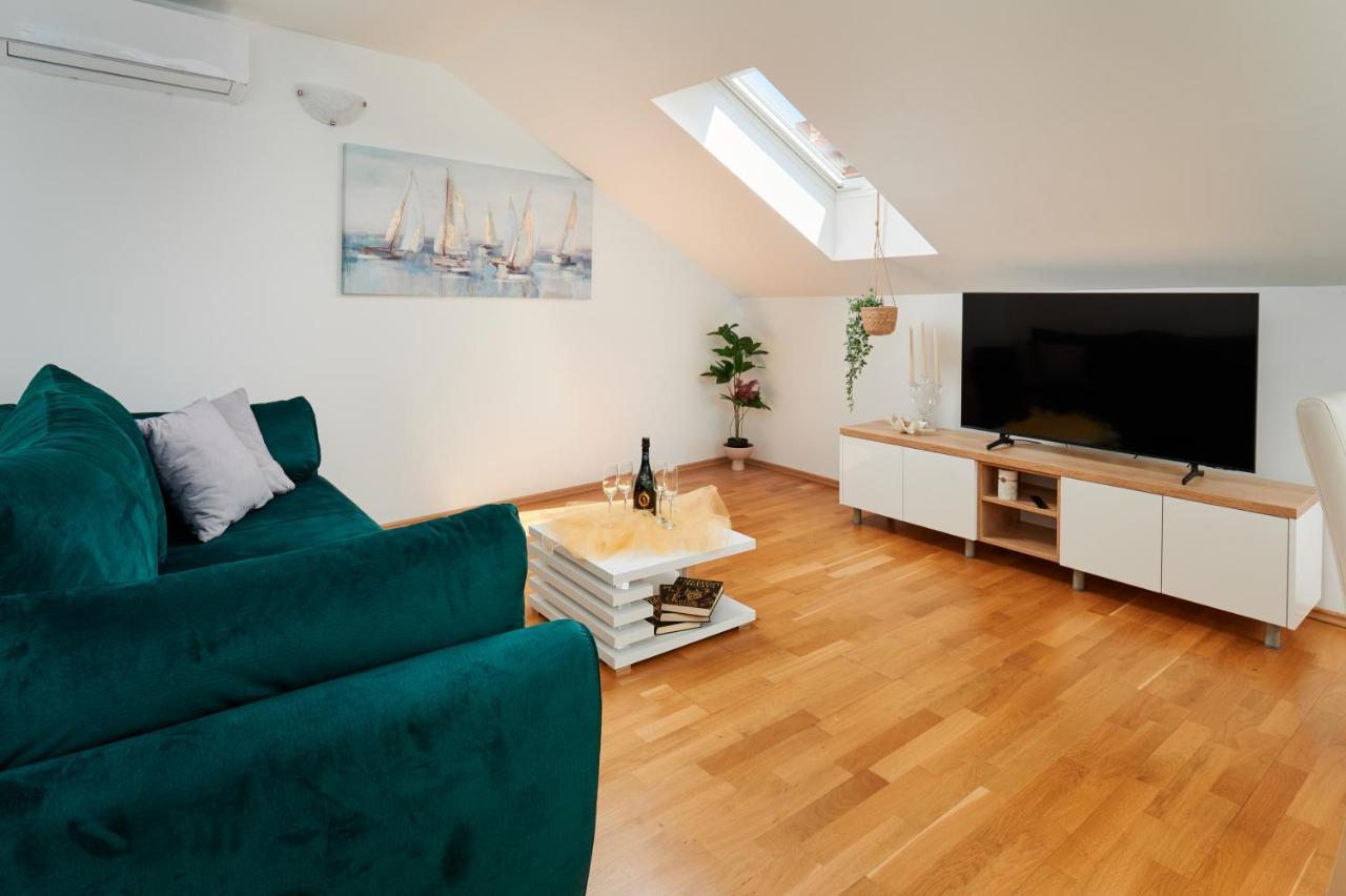 Modern & Spacious Rooftop Apartment With Natual Sunlight Split Zewnętrze zdjęcie