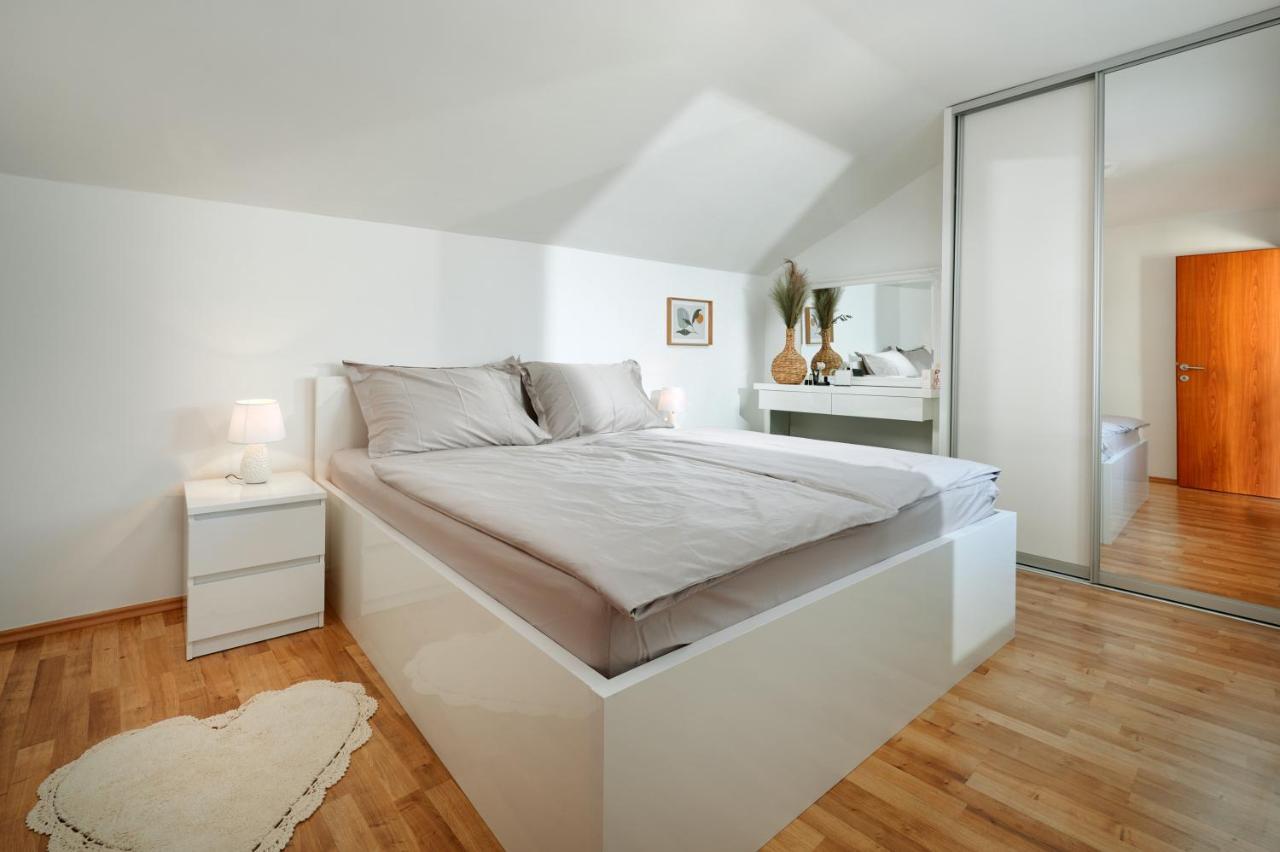Modern & Spacious Rooftop Apartment With Natual Sunlight Split Zewnętrze zdjęcie