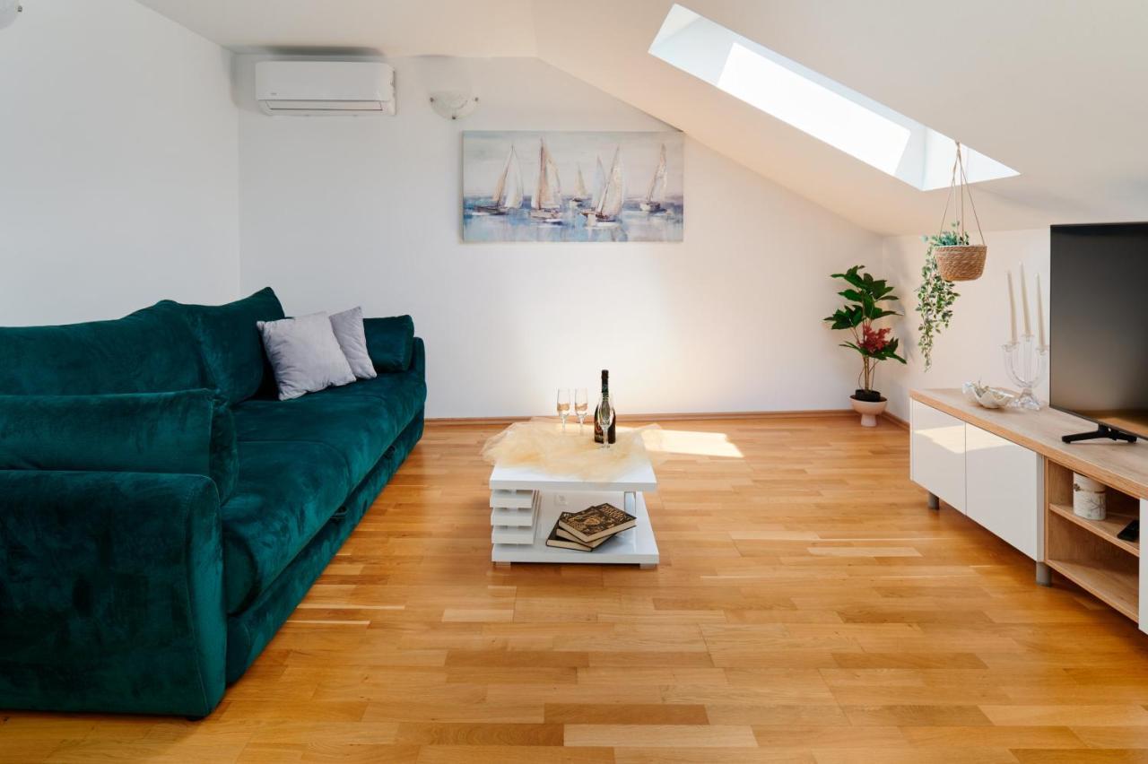 Modern & Spacious Rooftop Apartment With Natual Sunlight Split Zewnętrze zdjęcie